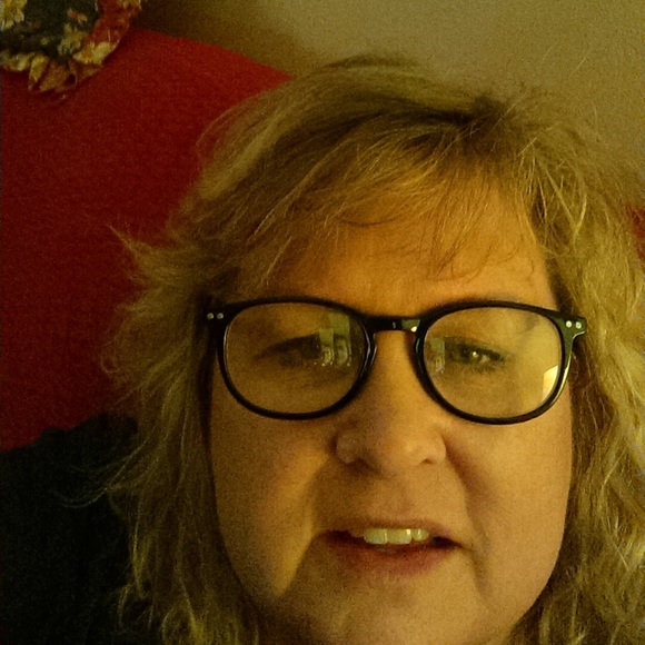 Meet your Posher, Courtney - Picture 1 of 1